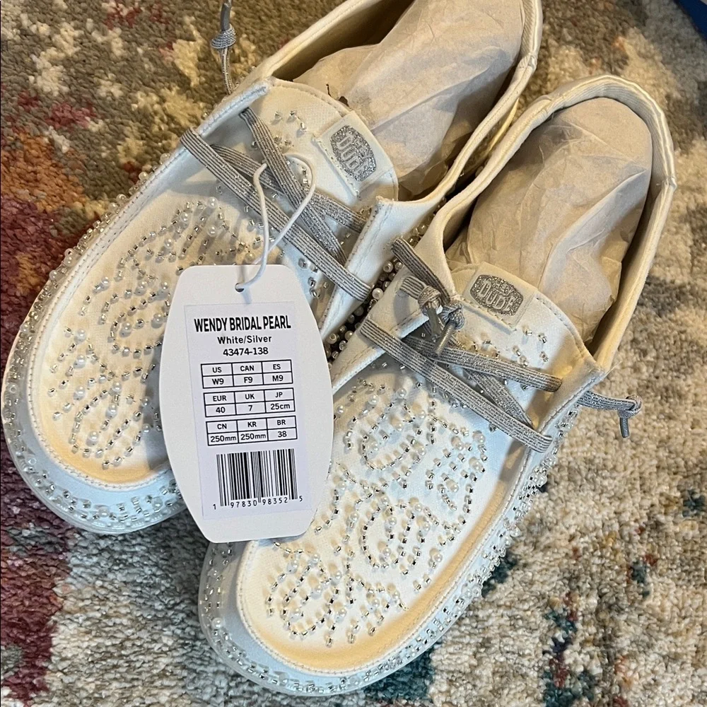 Hey Dude Women’s Wendy Bridal Pearl Slip On Sneakers SzW9 - Picture 9 of 9